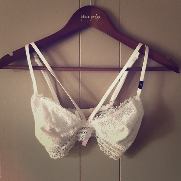 Victoria's Secret Other - Victoria’s Secret White Lace Bra - M